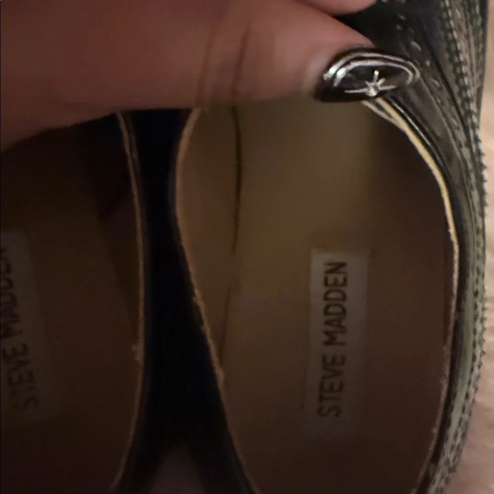 Steve Madden Glossy Black Oxford Shoes - Picture 5 of 6